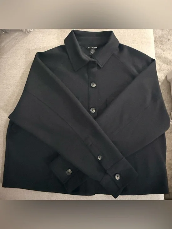 Athleta Allure Shirt Jacket
Womens Crop Long Sleeve Button Front - Picture 6 of 14